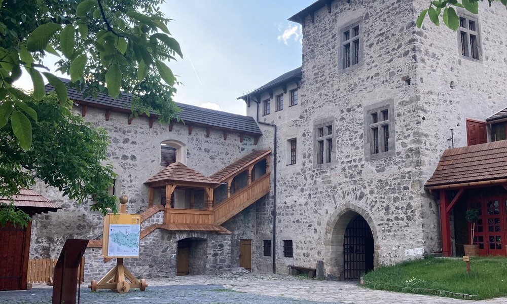 Jurkovičův palác a šestá brána