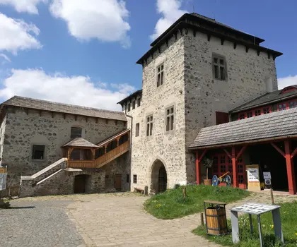 Absolutním skokanem v návštěvnosti je hrad Kunětická hora